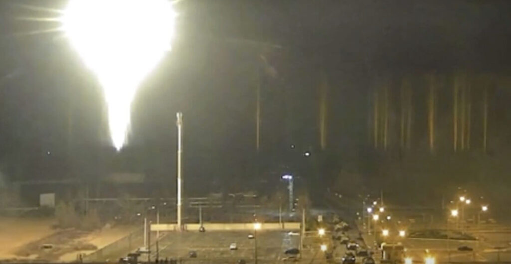 Rusia afirma que nacionalistas ucranianos intentaron provocar fuego en la central de Zaporizhia, la más grande en Europa. central incendio 1104x570 1