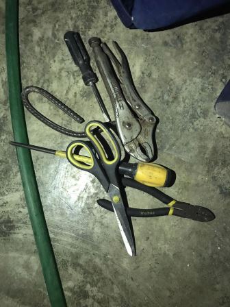 utensilios encontrado en mochila de haitiano en pleno robo