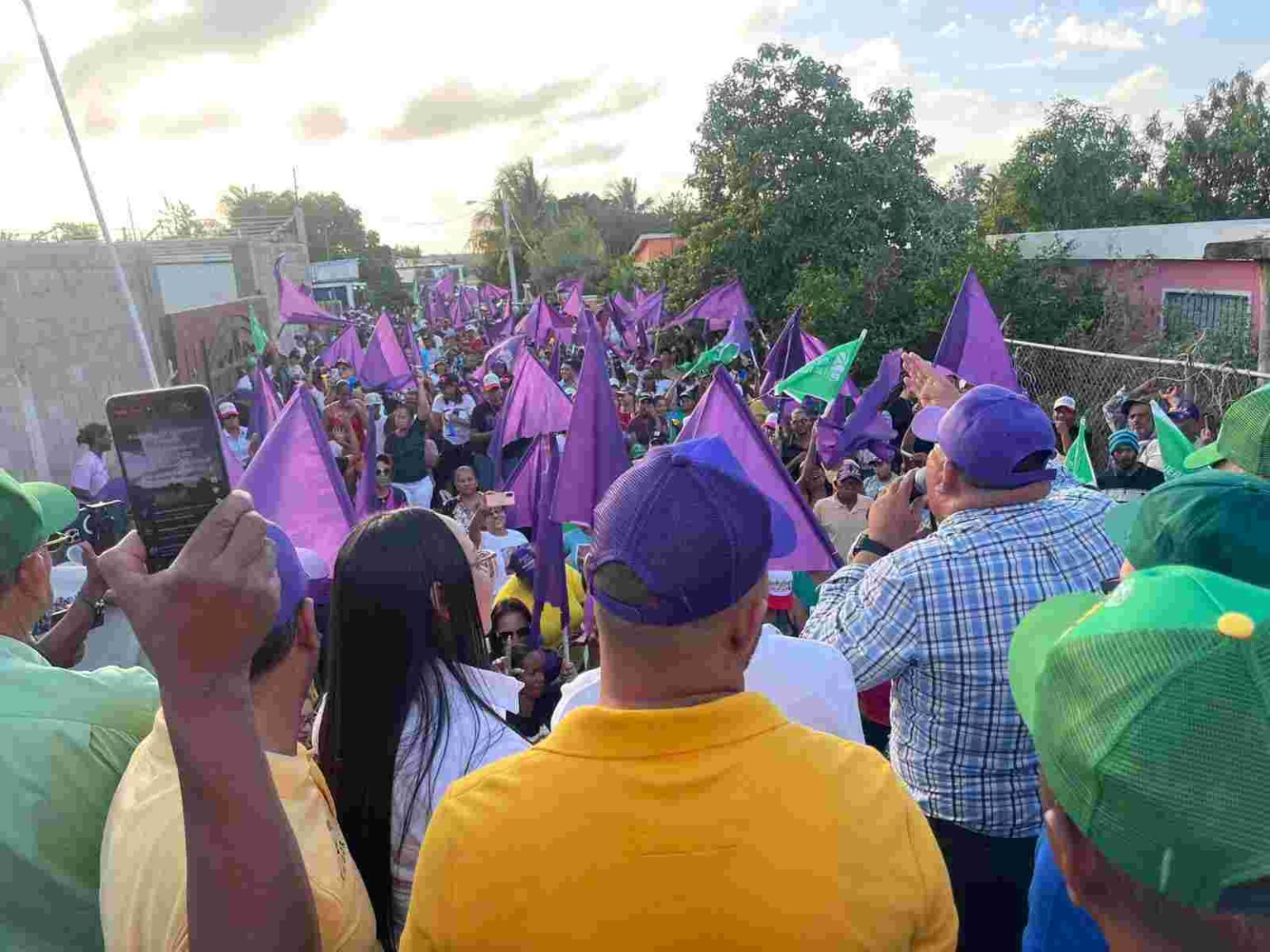 ALIANZA RD APOYANDO A IGNACIO ROSA RECIBE MULTITUDINARIO APOYO EN MANZANILLO