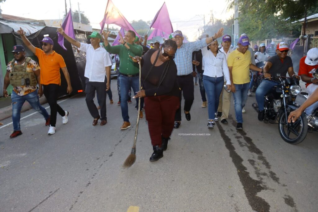 Alianza marcha con el Mello en las calles de Manzanillo