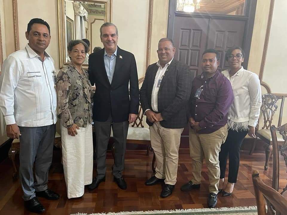VISITA DEL ALCALDE Y CONSEJO DE DESARROLLO AL PRESIDENTE ABINADER